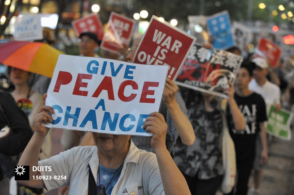 KjeldDuits's tweet photo. Today's protest in #Tokyo against PM Abe's security policies. There were 64 protests all over #Japan today http://t.co/fOCIm0dsig