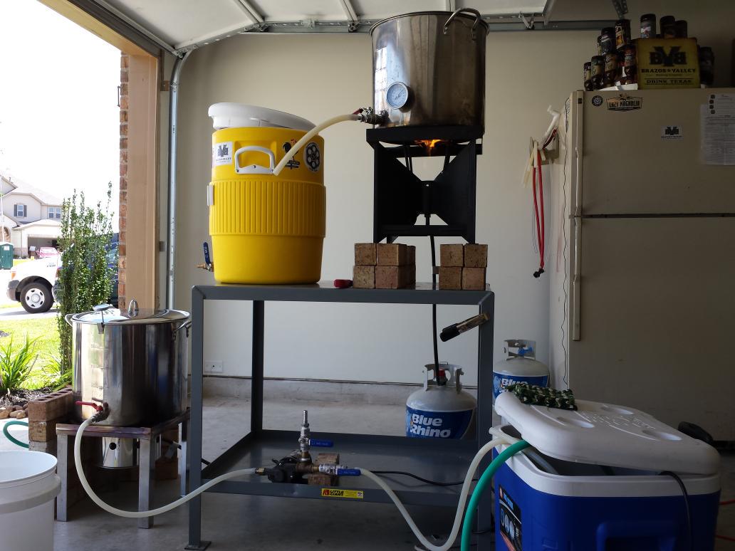 brunge03's tweet photo. Brewing a Fes-tail Amber ale with Apple spices. #BoysWithToys #Jabuddy #Homebrew #DreiHundBrewing http://t.co/XZFq3At8jJ