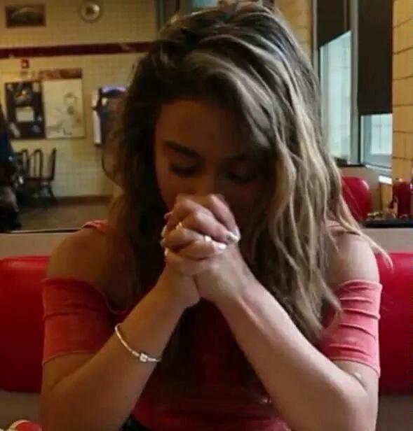 5HelpVotacoes's tweet photo. Rt pela pastora #WorthItVMA http://t.co/pdCgEx3kvm