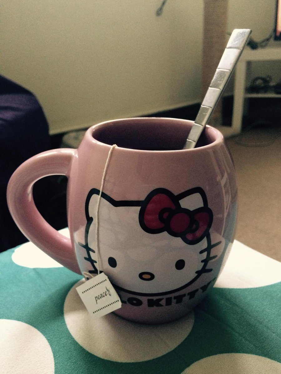 leahjoy0523's tweet photo. Had grilled cheese and tea for lunch..fall is coming #yum #tea #hellokittymug http://t.co/k8g3N8llfn