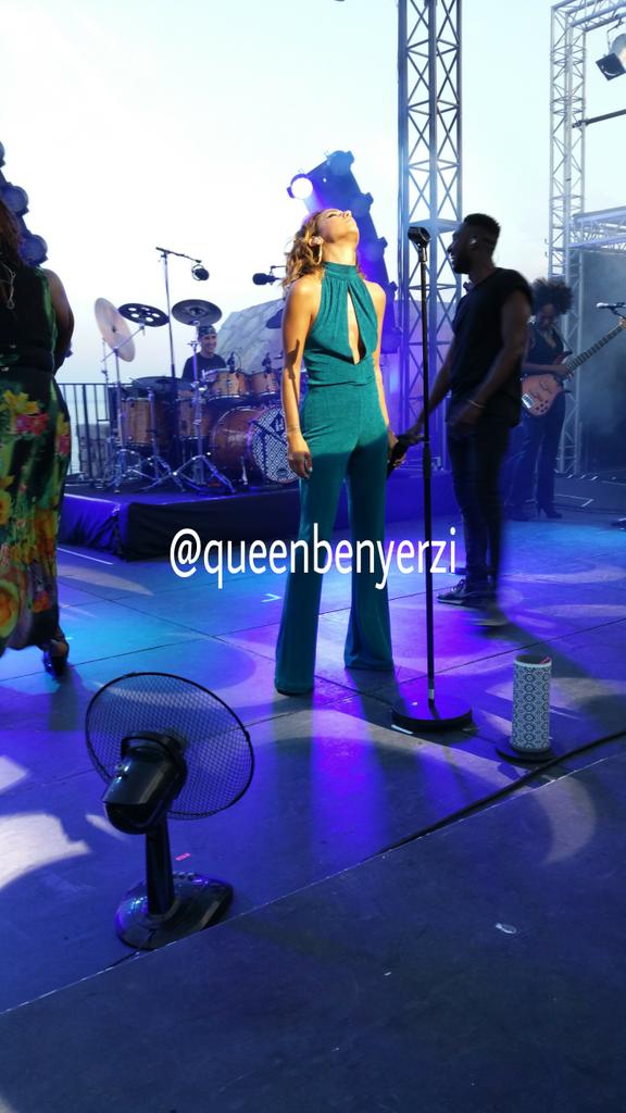 liliesclg's tweet photo. @TalOfficial à Sète le 21-07-15 💘/1\
( Sans zoom ) http://t.co/JsNoUN5v3z