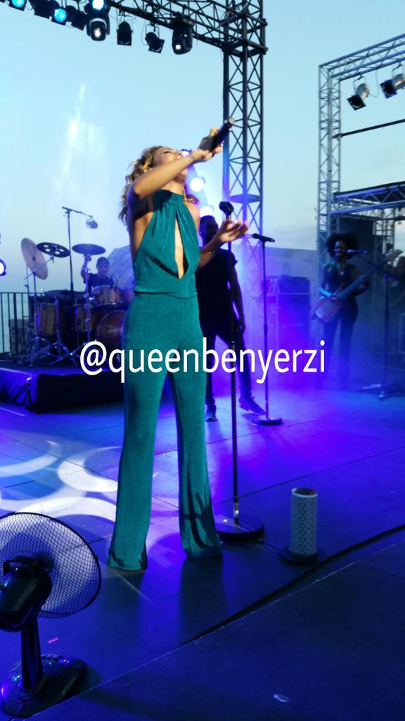 liliesclg's tweet photo. @TalOfficial à Sète le 21-07-15 💘/1\
( Sans zoom ) http://t.co/JsNoUN5v3z