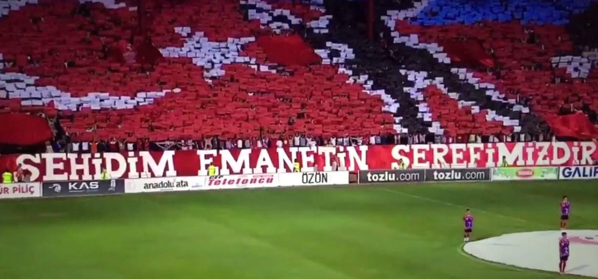 sporx's tweet photo. Burası Samsun 19 Mayıs Stadı.
"Şehidim, emanetin şerefimizdir" http://t.co/eWAuERRcUV