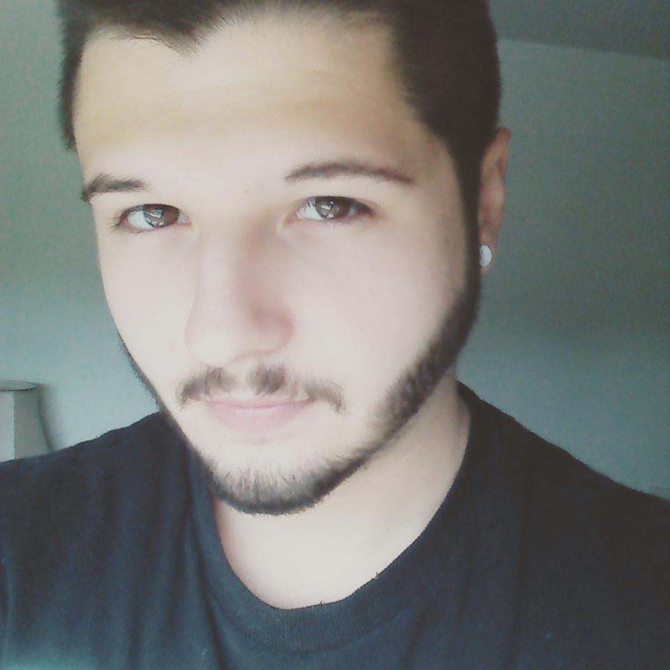 nathan12294's tweet photo. Well hello there. #summer #beardsquad #plugs http://t.co/vAU184ciOW