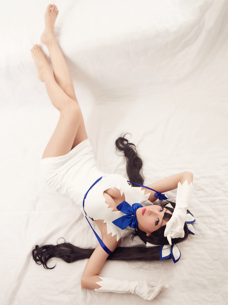 Rule34_Cosplay's tweet photo. Rinnie Riot as Hestia http://t.co/QLBIvuIrwO http://t.co/gJ7MDmF4PD