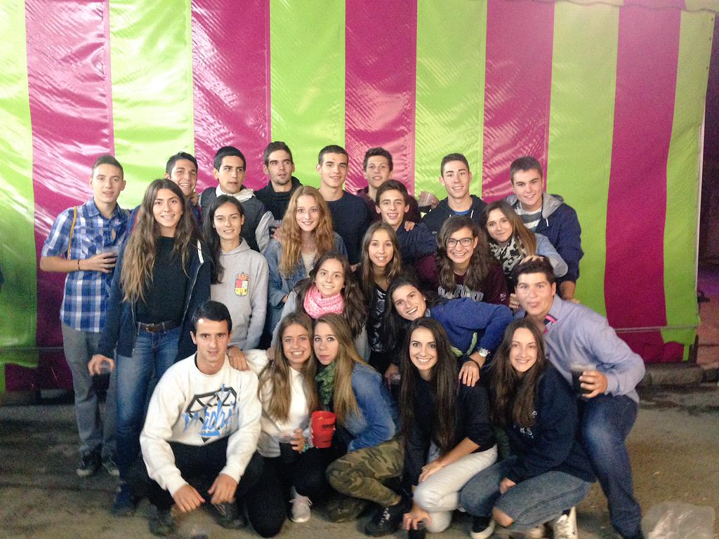 EilaPeral's tweet photo. Se acabo un gran verano. #Caleruega2015 #GRANDES #OsQuiero 🎉🍻🍕🍟❤️ http://t.co/UWjocmGn0n