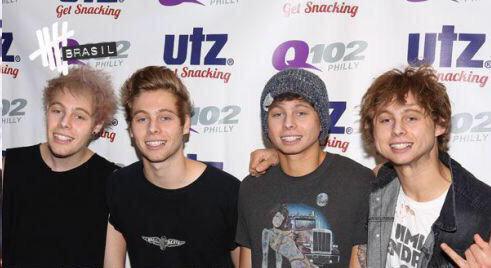 acmsirwin's tweet photo. WHAT IS THIS IM LAUGHING SO HARD #ShesKindaHotVMA @Michael5SOS @Ashton5SOS @Calum5SOS @Luke5SOS @5SOS http://t.co/cMOfr6zu96