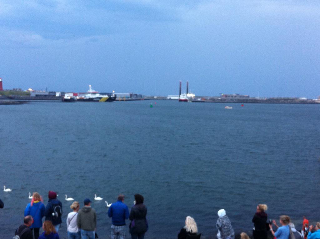 IngridMackaaij's tweet photo. Eindelijk de sluis door #SAIL2015 http://t.co/n2ShCMpnZM