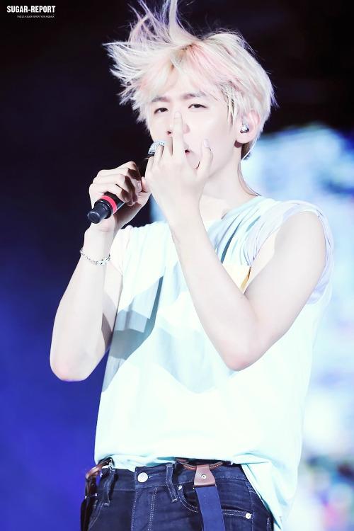 BaekBrazil's tweet photo. #ALBUM) 150822 The EXO'luxion in Xi'an.
https://t.co/MZ0deWDGJU http://t.co/ltC4Aa94dQ
