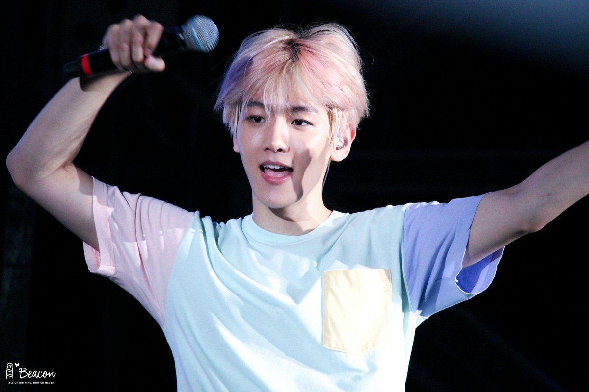 BaekBrazil's tweet photo. #ALBUM) 150822 The EXO'luxion in Xi'an.
https://t.co/MZ0deWDGJU http://t.co/ltC4Aa94dQ