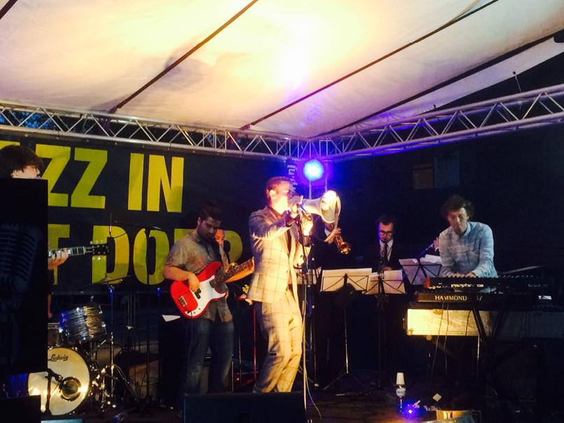 GeertjeVisser's tweet photo. Zo echt wat een Eindbaas, @ThomHoorweg sluit @JazzinhetDorp echt fenomenaal af! http://t.co/9Id1zY8i0o