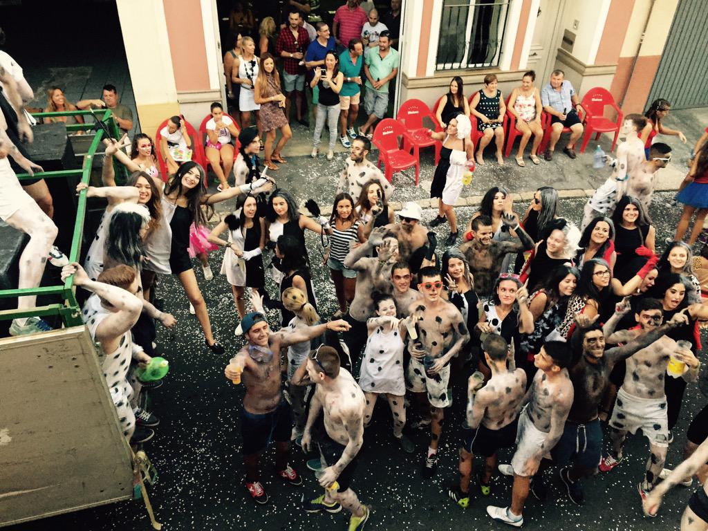 Evarist_Aznar's tweet photo. Gran espectacle de creativitat i imaginació en les Carrosses de La Llosa de Ranes. La Festa en essència pura. http://t.co/eM5SDNl1BF