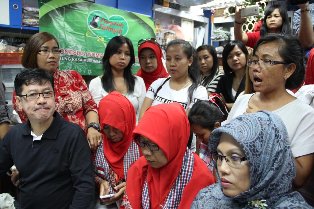 KemnakerRI's tweet photo. Para BMI Ini Menyampaikan Langsung Permasalahan Terkait Ketenagakerjaan kepada Menaker @hanifdhakiri . http://t.co/RUbMZCwYdV