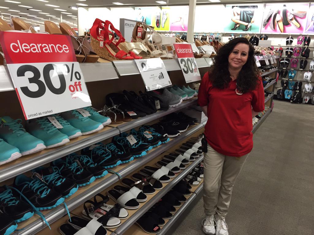 MissJillEllen's tweet photo. #T1213 #ShoeQueen Come get your #clearance shoes! #DrivingSales @rachkane__ @MichaelT1213 @Shellkristie http://t.co/HDIKnwNyPG