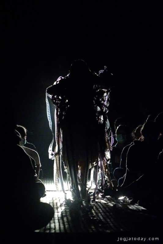 di ex-bioskop permata <a href="/kalanari/">Kalanari Theatre</a> &amp; #TheCurious msh dlm lilitan rol film ini smp 25agust. tolooong! foto <a href="/tavare24karat/">rovitavare</a>