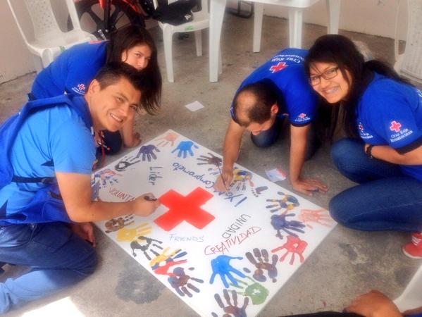 ABCDemocraciaEC's tweet photo. [GALERÍA  DE FOTOS] Capacitación a voluntari@s #ProgramaJuventudes @cruzrojaecuador http://t.co/KCYwXlKRYp http://t.co/ypO89HsaHP