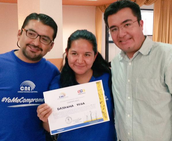 ABCDemocraciaEC's tweet photo. [GALERÍA  DE FOTOS] Capacitación a voluntari@s #ProgramaJuventudes @cruzrojaecuador http://t.co/KCYwXlKRYp http://t.co/ypO89HsaHP