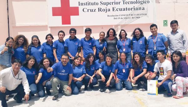 ABCDemocraciaEC's tweet photo. [GALERÍA  DE FOTOS] Capacitación a voluntari@s #ProgramaJuventudes @cruzrojaecuador http://t.co/KCYwXlKRYp http://t.co/ypO89HsaHP