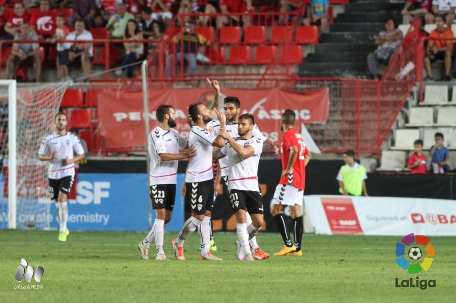LaLiga's tweet photo. ¡Final en los encuentros de Liga Adelante!
#SDPvECF 2-0
#NUMvCDT 6-3
#NASvALB 2-2
#UDAvLEG 3-2 http://t.co/L0qUtTqAqS