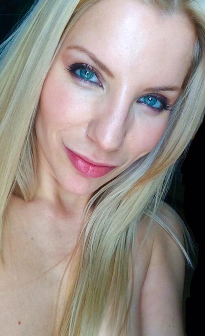 Me right now #nofilter  #SmileMore about to go #hiking in Vermont http://t.co/FhPxq5cpAH