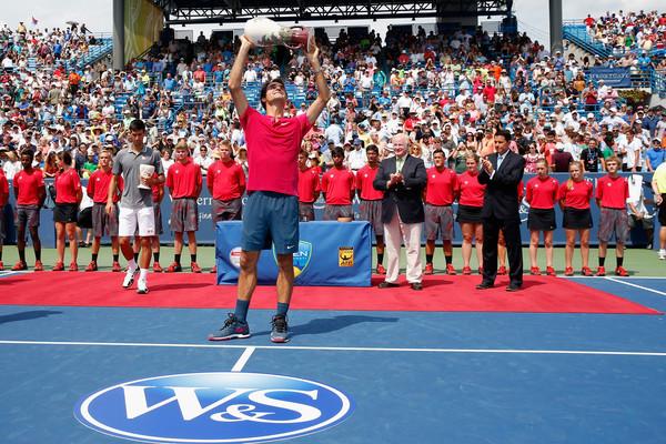 Carola_RF's tweet photo. Roger Federer campeón de Cincinnati. #RF87 http://t.co/C1EKyl7gLy