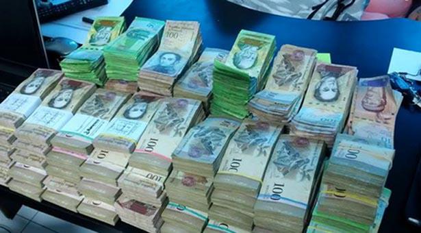 DiarioContraste's tweet photo. Italiano revolucionó las redes sociales al cambiar euros por bolívares - http://t.co/f7EwiY48We http://t.co/Kt4Xt77iYA