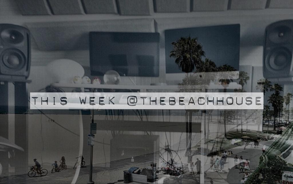 GalaxiaApp's tweet photo. This Week @ The #MobliBeachHouse: @OliviaPierson, the @janoskians, @awesomenesstv and... cake 😛http://t.co/hRCTyK9UlV http://t.co/ZtNcPqMoBZ