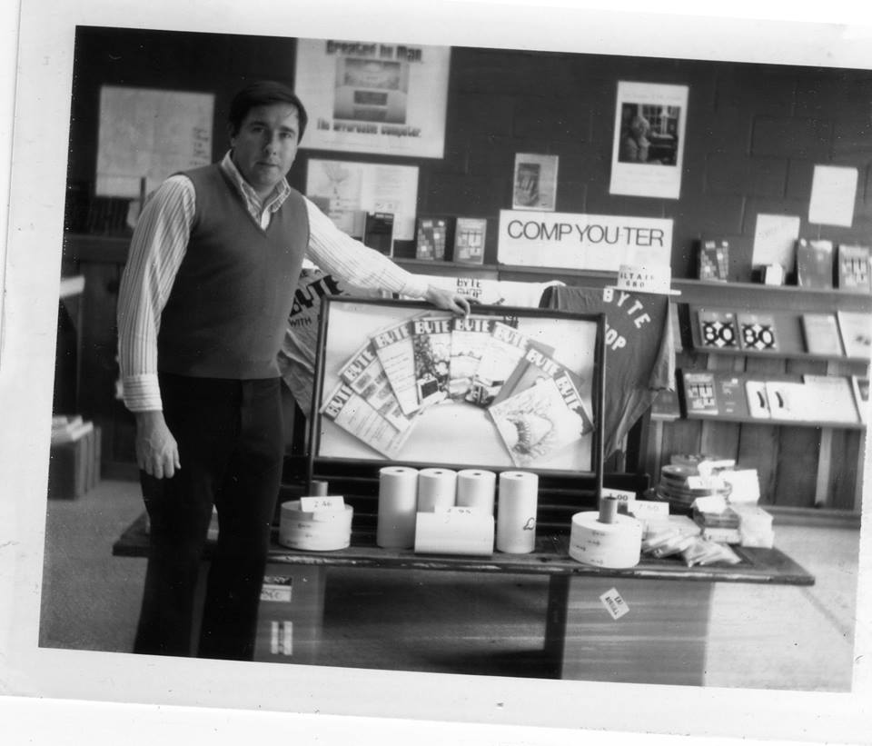 AlanMichaelVan's tweet photo. Meet the Man Steve Wozniak Calls Apple’s Honorary 4th Co-Founder http://t.co/unoHeJMbPN http://t.co/jvszHJxWIm