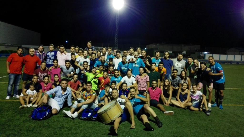 jimenez_yiyi's tweet photo. Un año mas felicitar a esa pedazo d aficion k no tiene precio, muchas gracias a todos por acompañarnos http://t.co/nf6OKghndk