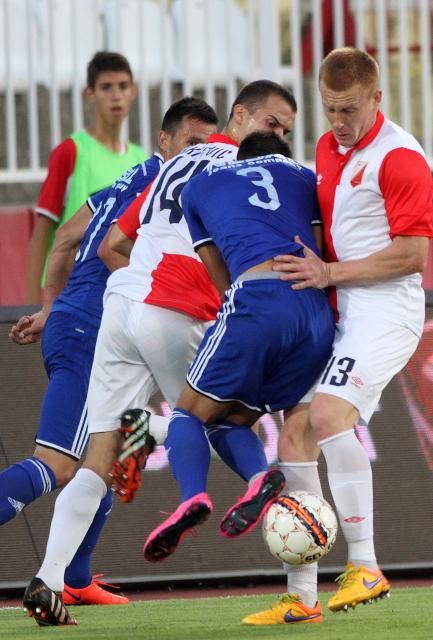 Ashkovski is sandwiched by two Vojvodina players Ashkovski is sandwiched by two Vojvodina players