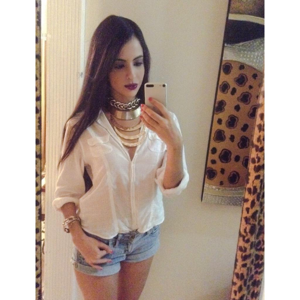 lis_asoto's tweet photo. There's no such thing as over accessorized ✌🏼️ #goldstatement http://t.co/zRNS8M3wO4