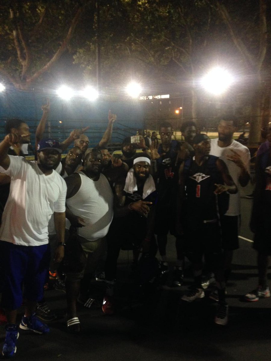 TSClassicNYC's tweet photo. Congrats to the 🆕 champions of the Tri-State Classic, Alimoe's All-Stars. #RIPAlimoe http://t.co/ZZznGH0HhN