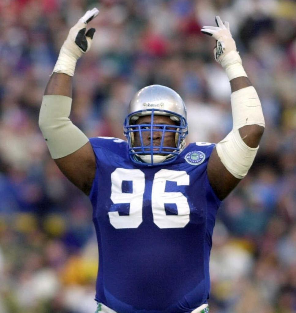 Happy BDay DT Cortez Kennedy! \90-00 8 Pro Bowls, 5x All-Pro \92 DPOY NFL All-\90s Team 