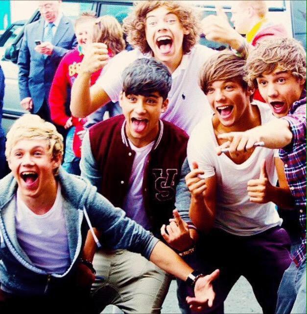 rururu_1D's tweet photo. One Directionが活動休止？
ただの長い夏休みとかでしょ〜〜笑 夏休みが終われば戻ってるくるしそれまで待つのみ😎😎

Directionerとして今を楽しみこれからもBoysの活躍を楽しみにしてるよ😘😘 http://t.co/xYi5a1Wrp3