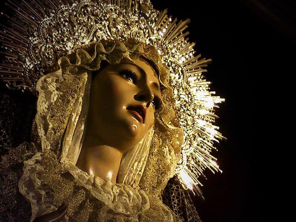 Reina de los Cielos y de la Tierra..