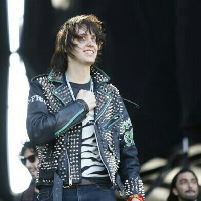 Happy birthday Julian!!    , you are my favorite artist i hope you come back soon to Chile 