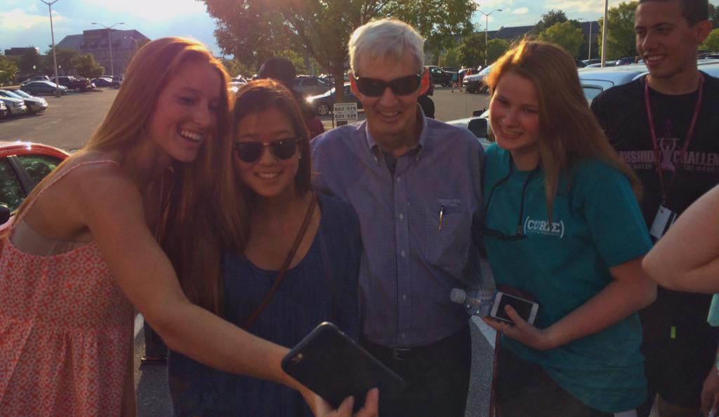 HokiesFB's tweet image. Every #Hokie trying to get a selfie with the head coach! 

#VTCampLife 💼