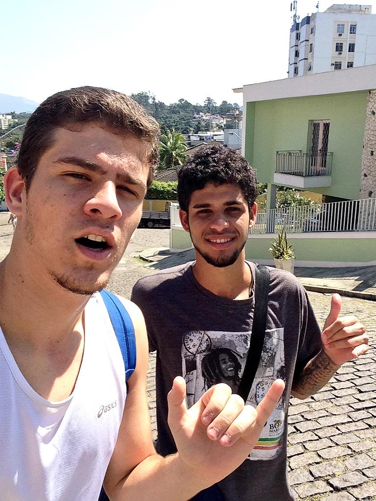 TeixeiraAlemao's tweet image. Que fecha e cola comigo!!!! #ForaHaolé #SóLocal #FazAMaozinhaTipoa# hahahaha Tmj irmãozinho! @vidall18