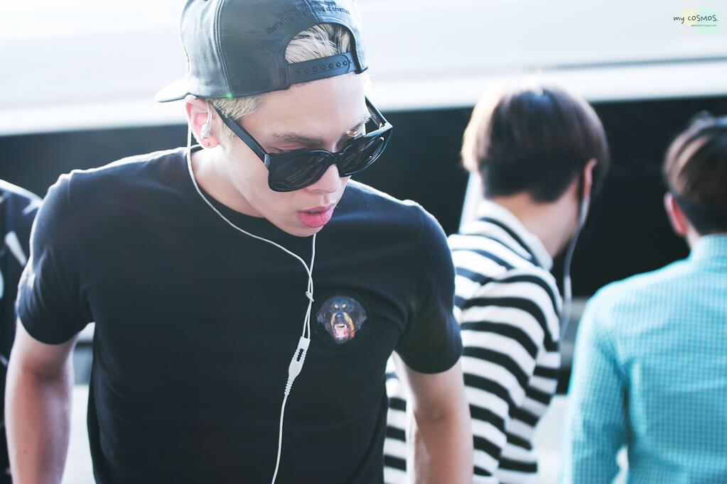 150823 Jonghyun @ Aeropuertos Gimpo - Kansai {Rumbo a Japón} CNI_TTMUEAA1KIx