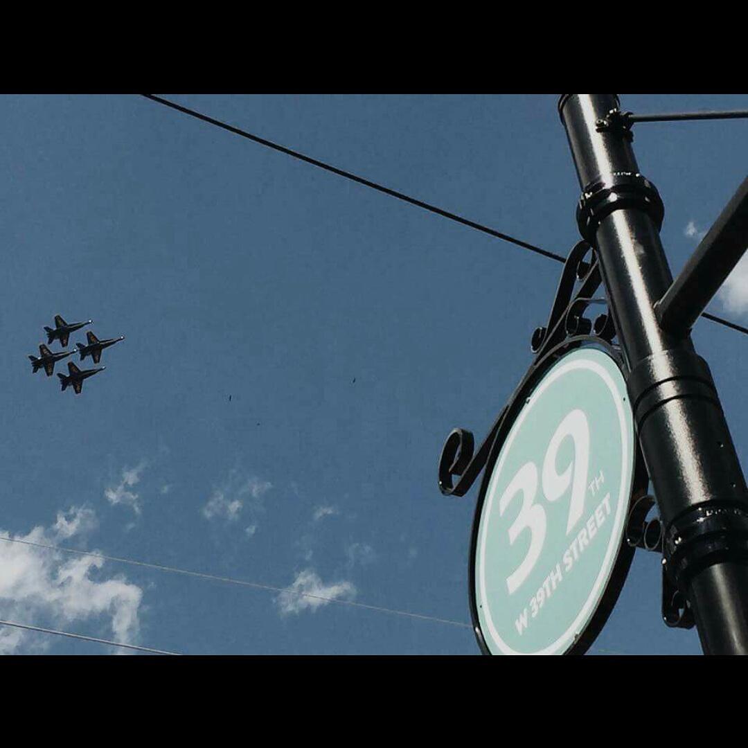 W39thKC's tweet photo. The air show was amazing this weekend in KC! Seen and heard from all around! #mobrew #planespotting #kcairshow2015 http://t.co/WDAmG3RneV