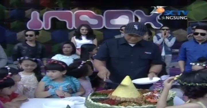 Tumpeng persembahan <a href="/InboxSCTV_/">Inbox SCTV</a> untuk <a href="/SCTV_/">SCTV</a> ke 25. Selamat ultah SCTV! #nginbox #SCTV25