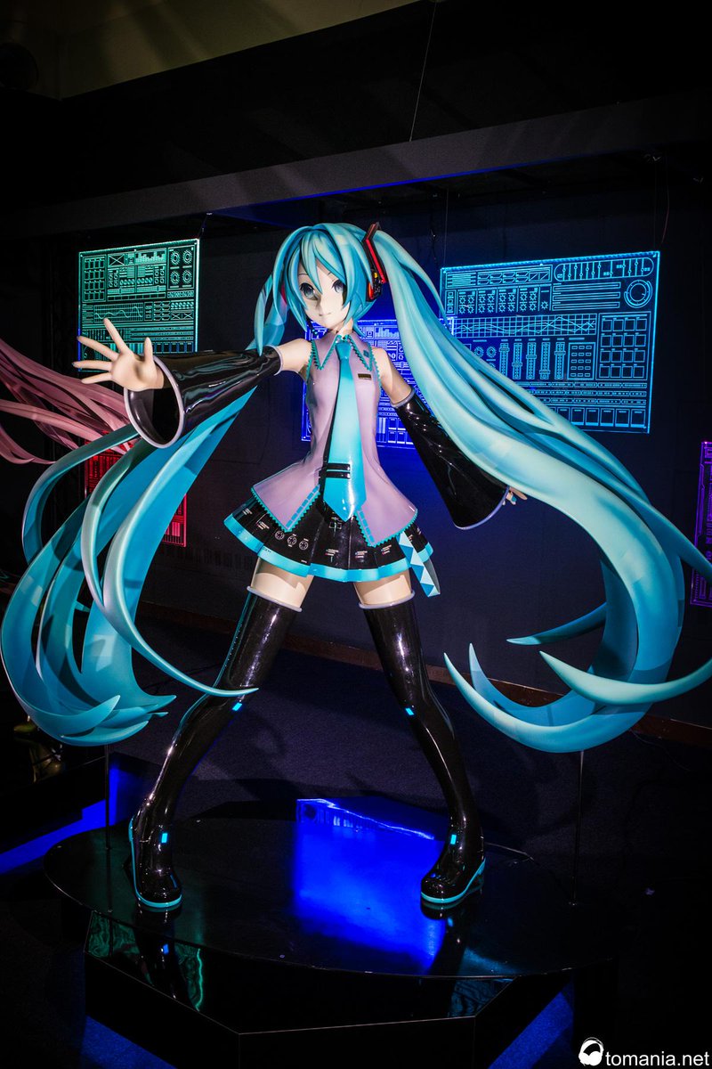 巡音ルカ カラオケDAM 等身大のぼり 初音ミク カラオケDAM 等身大のぼり - メルカリ