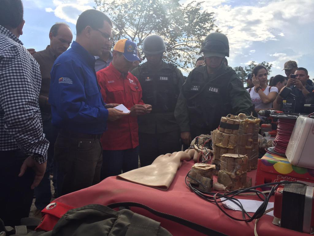 gestionperfecta's tweet photo. Hemos recorrido un espacio invadido por el Paramilitarismo en la frontera Colombo-Venezolana http://t.co/SOaQgcFPx5