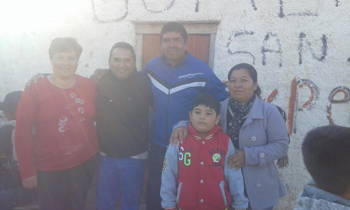 Roberto25168046's tweet photo. Muchas gracias al señor oscar "curucho" palacios por invitarme a compartir la fiesta del día del niño en mi barrio. http://t.co/x2hzkFhp8x