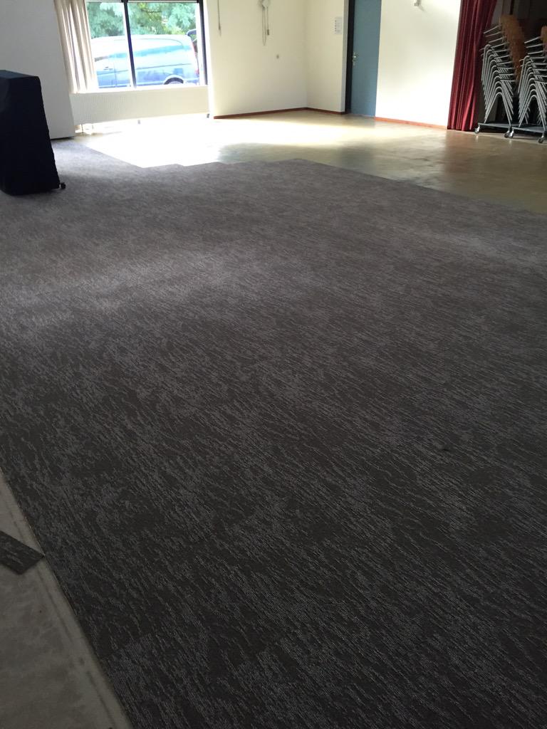 floortender's tweet photo. Vandaag voor @HondelinkDecoHo mooie @Desso_NL wave tegels leggen http://t.co/aVz9qo83p6