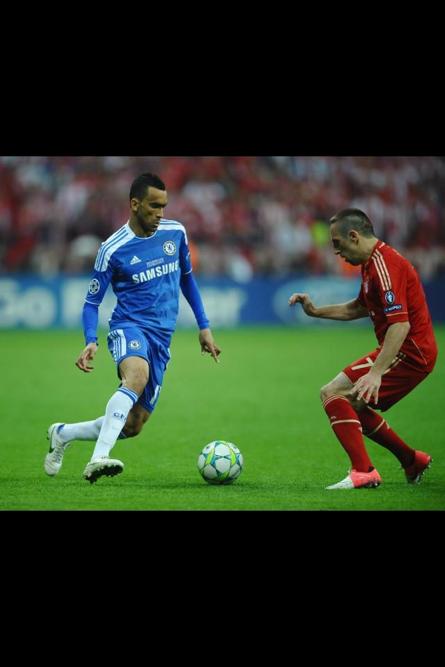 Happy Birthday to the greatest Right back in the Chelsea history  Lord Jose Bosingwa. 