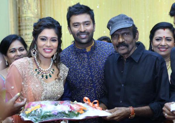 movieclickz's tweet photo. The Golden Pic! #ComedyKing #Goundamani sir at @imKBRshanthnu &amp; @KikiVijay Wedding reception!! http://t.co/T3ai8pqm2A