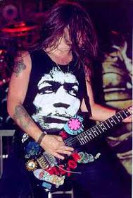 Happy birthday Andreas Kisser Rudolf (gitaris sepultura) keep trashing \\m/ 