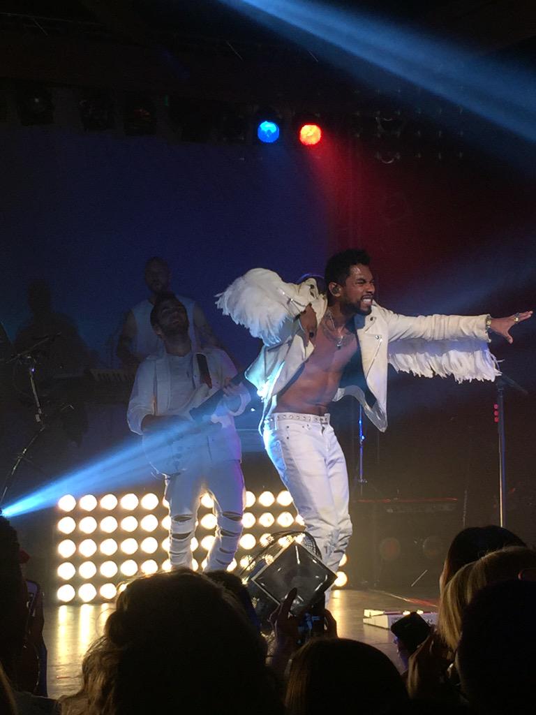 Chinoiswok's tweet photo. s/o to @Miguel for rocking with us tonight, he killed it, my 3rd time seeing him in Seattle, always a pleasure. http://t.co/ijI95U4zRk
