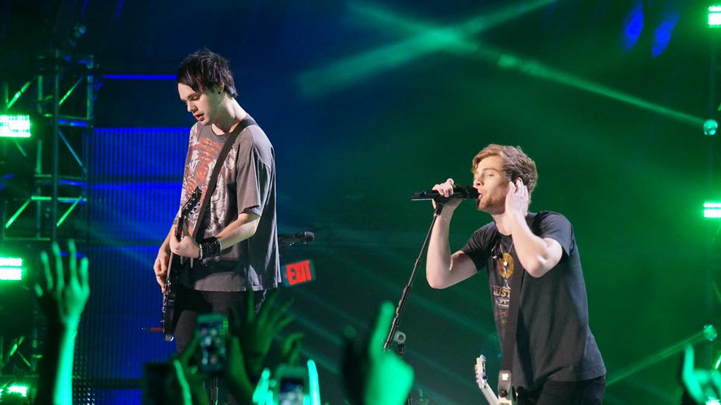 Vevo's tweet photo. #CertifiedLive premieres tomorrow at 4p ET / 1p PT. You ready, #5SOSFAM? 😎🎸🔥🙌 http://t.co/hSTbGXNcaZ